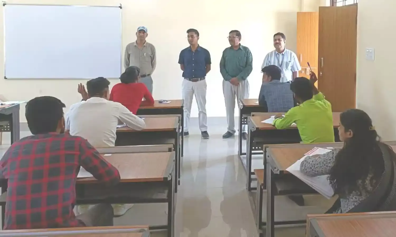 प्रतियोगी परीक्षाओं की तैयारी के लिए प्रवेश परीक्षा सम्पन्न