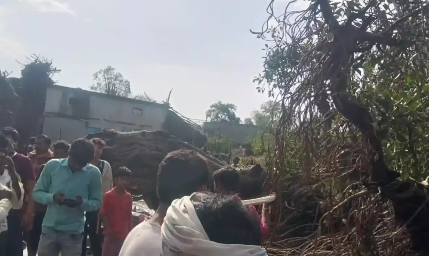 रात्रि में काम्बिंग गश्त कर पुलिस ने की अपराधियों पर कार्यवाही