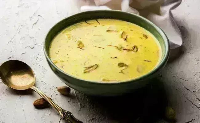 घर पर आ रहे महमानों के लिए बनाएं स्पेशल मैंगो खीर, इस आसान रेसिपी से