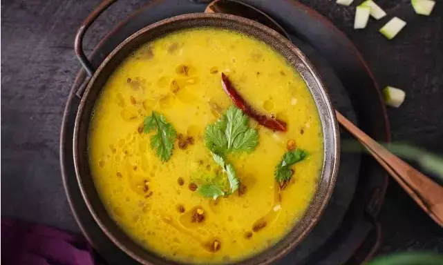 रेसिपी : गर्मियों के मौसम में बनाए कच्चे आम वाली दाल फ्राई, तारीफ करते नहीं थकेंगे लोग