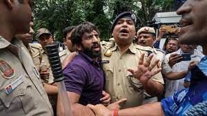 सीने पर गोली खाने को तैयार बजरंग पूनिया, पूर्व IAS के ट्वीट पर यूं दिया मुंहतोड़ जवाब