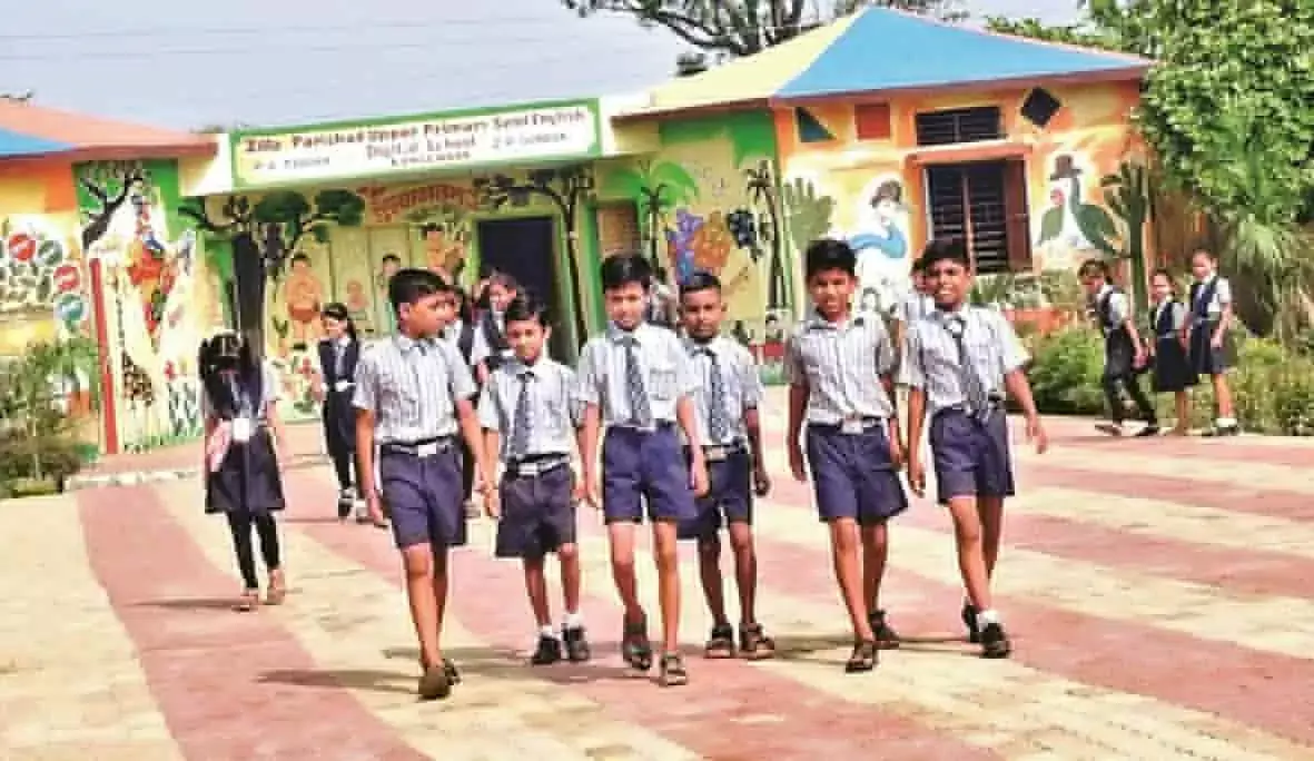 पहले दिन पुस्तकें मिलेंगी, गणवेश की आशा नहीं