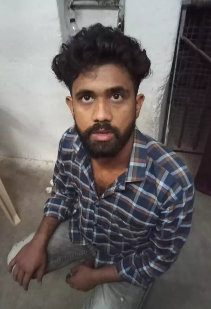 भतीजे ने ताबड़तोड़ फायरिंग कर दो चाचाओं की ली जान, दादी को किया घायल भतीजे ने ताबड़तोड़ फायरिंग कर दो चाचाओं की ली जान, दादी को किया घायल