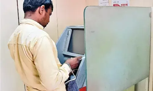 दो हजार के 10 नोट किसी भी तरह की आईडी प्रूफ दिखाए और फॉर्म भरे बिना ही किसी भी बैंकों में बदले जा सकते हैं।