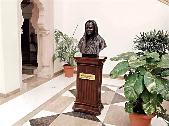 सदन में सावित्रीबाई फुले और अहिल्याबाई होलकर के अपमान के मुद्दे पर सरकार का स्पष्टीकरण सदन में सावित्रीबाई फुले और अहिल्याबाई होलकर के अपमान के मुद्दे पर सरकार का स्पष्टीकरण