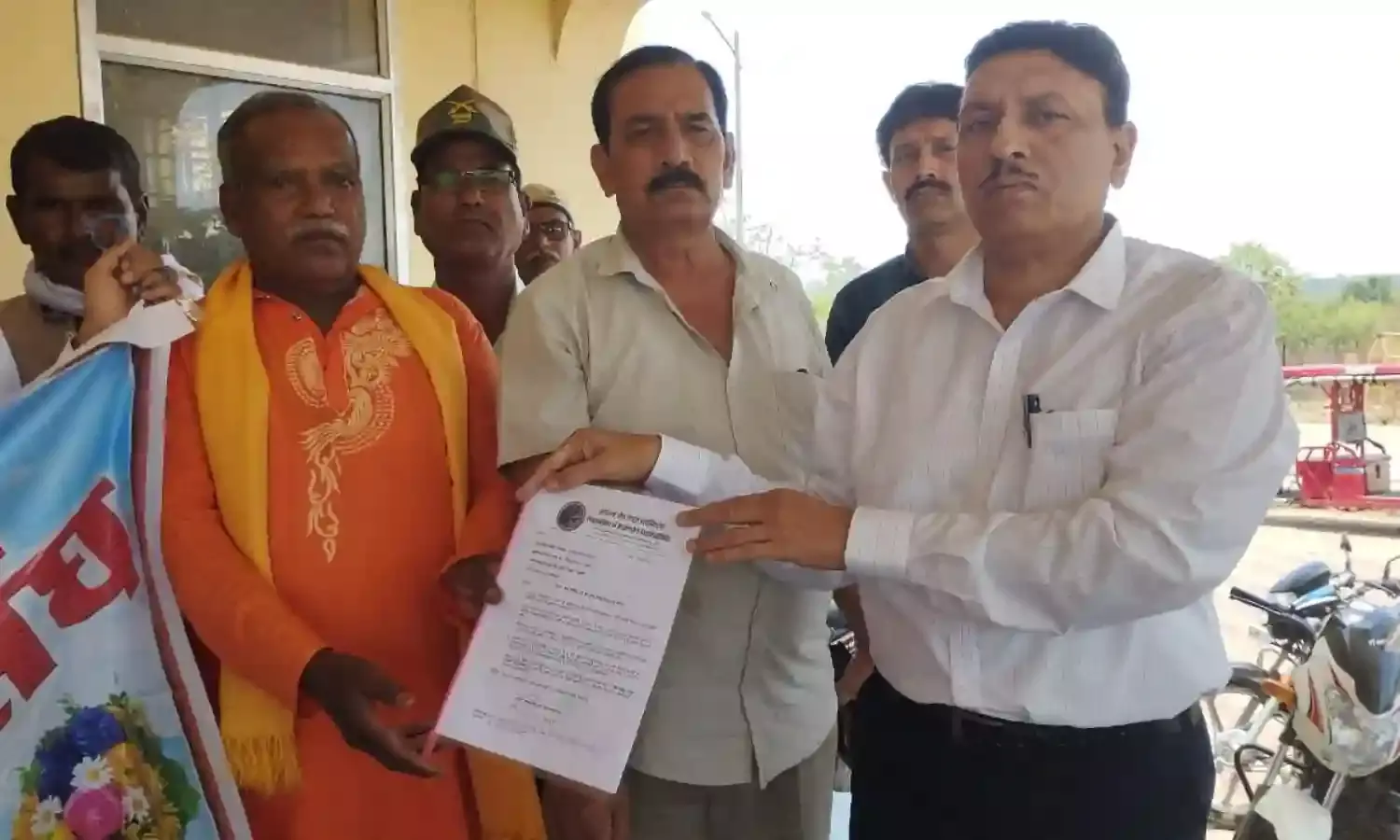 विभिन्न मांगों को लेकर पूर्व सैनिकों ने सौंपा ज्ञापन