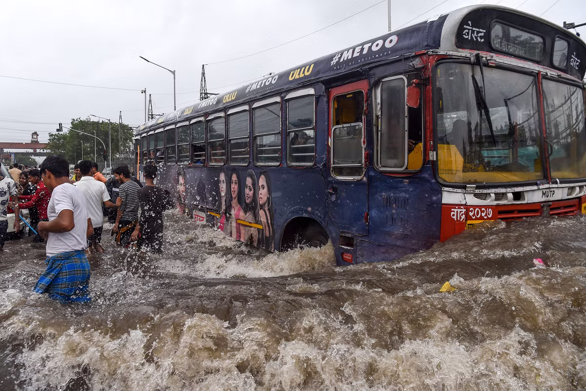 एमएमआरडीए कंट्रोल रूम से कंट्रोल करेगा बारिश में जल-जमाव, 24 घंटे में समस्या का समाधान