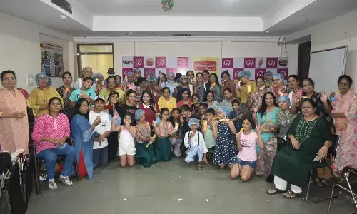 वुमन भास्कर क्लब की महिलाओं के साथ बच्चों ने उठाया आइस्क्रीम का लुत्फ वुमन भास्कर क्लब की महिलाओं के साथ बच्चों ने उठाया आइस्क्रीम का लुत्फ