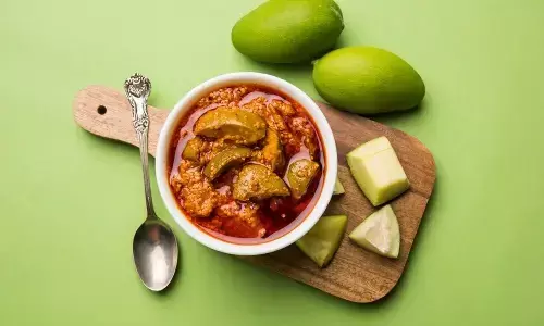 इस तरीके से बनाएं आम का अचार, लंबे समय तक नहीं होगा खराब