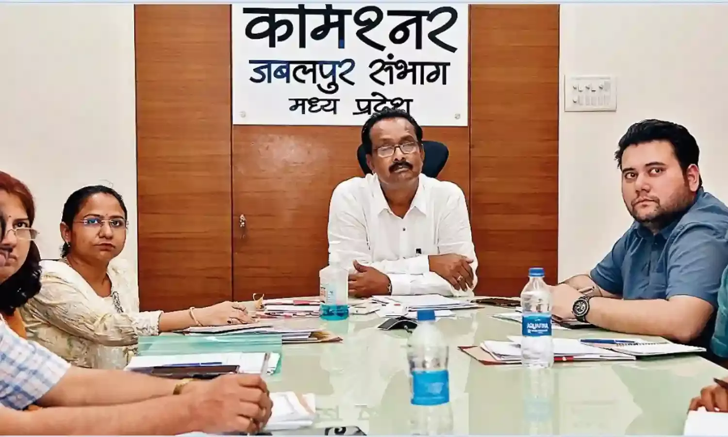 संभागीय आयुक्त ने वीसी में ज्वलंत विषयों पर की चर्चा, कलेक्टरों को दिए उचित निर्देश