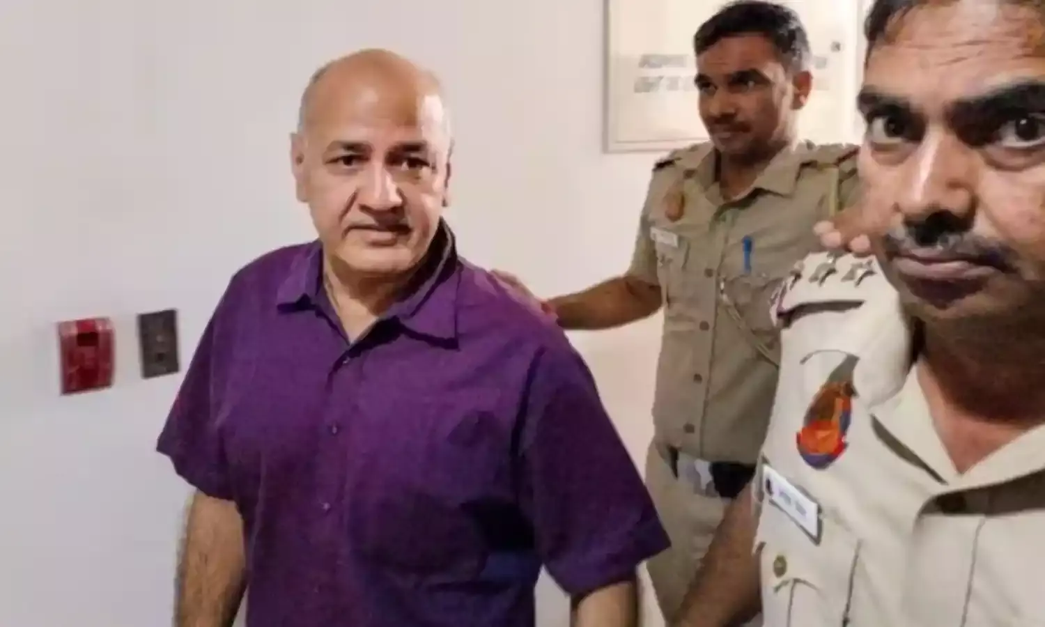दिल्ली हाई कोर्ट ने सिसोदिया को अपनी पत्नी और परिवार से मिलने की दी इजाजत