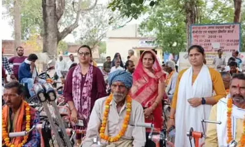 जपं अध्यक्ष पवई द्वारा दिव्यांगों को वितरित की गईं ट्राईसाईकिल एवं अन्य सामग्री