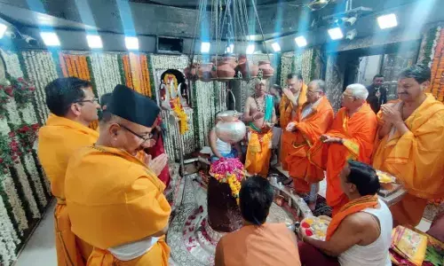 नेपाल के पीएम पुष्प कमल दहल प्रचंड ने किए महाकाल के दर्शन, 100 रुद्राक्ष एवं 51 हजार रुपये  का चढ़ाया चढ़ावा