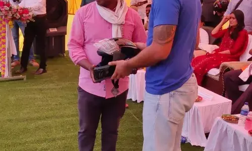 क्रिकेटर जितेश शर्मा और अभिनेत्री नक्षत्रा ने दिया सुरक्षित यात्रा का संदेश क्रिकेटर जितेश शर्मा और अभिनेत्री नक्षत्रा ने दिया सुरक्षित यात्रा का संदेश