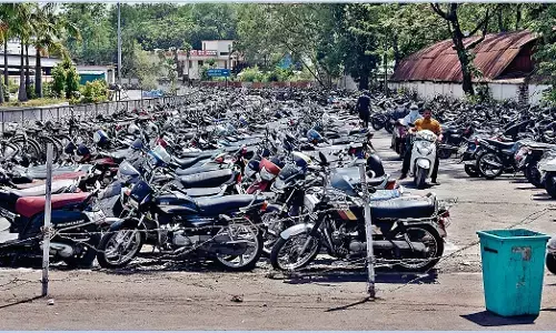 विडंबना : लंबे समय से एक ही स्थान पर खड़े थे दोपहिया, आरपीएफ ने किए पुलिस के हवाले