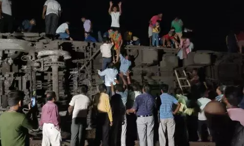 ओडिशा के बालासोर में बड़ा ट्रेन हादसा, 50 से ज्यादा लोगों की हुई मौत,रेल मंत्रालय ने किया 10-10 लाख के मुआवजे का ऐलान