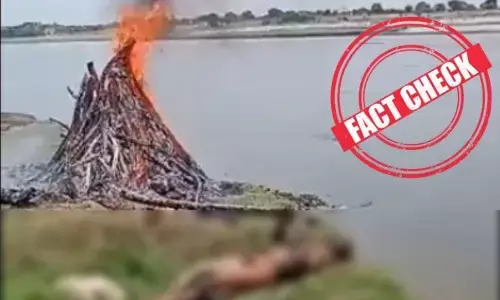 फैक्ट चेक : चिता के बगल में जलते हुए व्यक्ति का वीडियो वायरल, जानें इस खबर के पीछे का सच