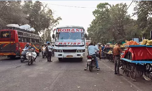 एम्पायर टॉकीज तिराहे पर बढ़ा दुर्घटना का खतरा, सब कुछ जानकर भी अनजान बने जिम्मेदार