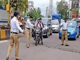 नियमों का पालन करने पर मिलेगा ट्रैफिक रिवॉर्ड नियमों का पालन करने पर मिलेगा ट्रैफिक रिवॉर्ड