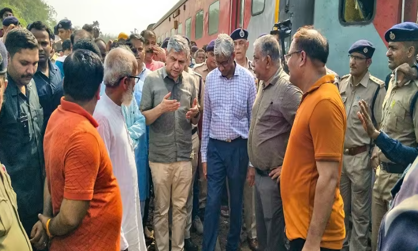 बालासोर ट्रेन हादसे पर रेलवे ने क्या कहा? कांग्रेस ने रेल मंत्री अश्विनी वैष्णव से मांगा इस्तीफा