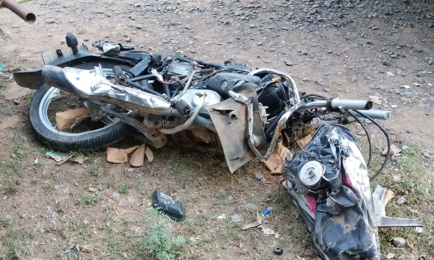अज्ञात हाइवा चालक ने बाइक सवारों को कुचला, दो की मौत, एक गंभीर...