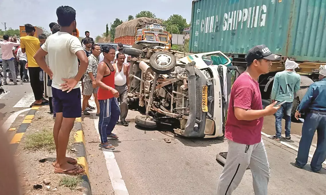 जिले में अलग-अलग सड़क हादसे में 1 की  मौत, 6 घायल