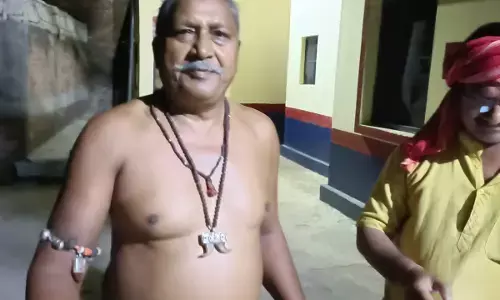 श्मशान घाट में तंत्रक्रिया कर भस्म चुराने के आरोप में सराफा कारोबारी पिता-पुत्र गिरफ्तार श्मशान घाट में तंत्रक्रिया कर भस्म चुराने के आरोप में सराफा कारोबारी पिता-पुत्र गिरफ्तार