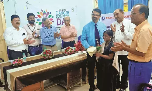 कैंसर के प्रति लापरवाही पड़ सकती है भारी, लॉफ्टर थेरेपी से मरीज भूले पीड़ा