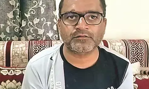 प्रॉपर्टी डीलर को बंधक बनाकर लूटपाट, 4 आरोपी गिरफ्तार- देर रात दरवाजा तोड़कर घर में घुसे