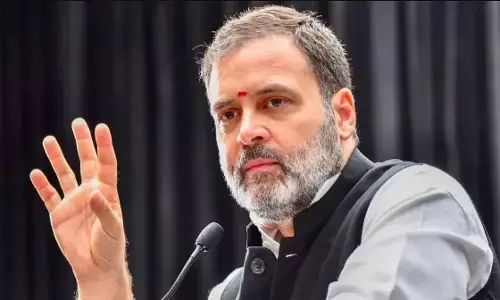 अमेरिका में एक बार फिर बीजेपी और आरएसएस पर बरसे राहुल, बोले - हम गांधी और वो गोडसे के अनुयायी अमेरिका में एक बार फिर बीजेपी और आरएसएस पर बरसे राहुल, बोले - हम गांधी और वो गोडसे के अनुयायी