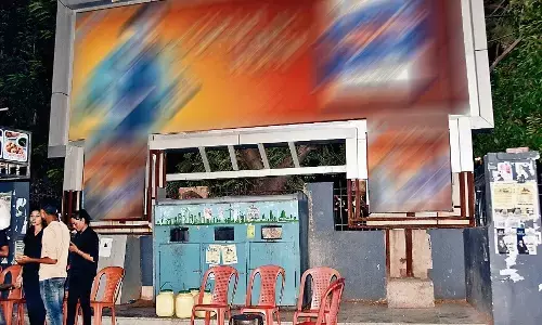 स्मार्ट सोलर डस्टबिन की जगह टाँगे प्लास्टिक के डिब्बे, कदम-कदम पर किया फर्जीवाड़ा