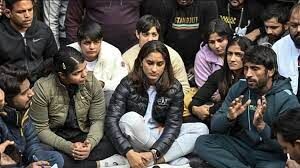 पहलवानों के आंदोलन में बड़ी दरार! तीनों बड़े पहलवानों ने पीछे लिए कदम