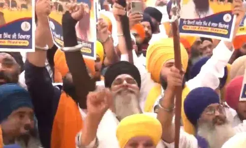 ऑपरेशन ब्लूस्टार की बरसी पर भिंडरावाले समर्थकों की नापाक करतूत, स्वर्ण मंदिर में दिखाए गए भिंडरावाले के पोस्टर, लगाए नारे