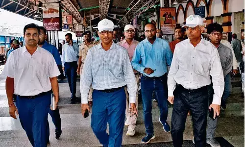 स्टेशन पर बढ़ाए जाएँ वाॅटर कूलर, जीएम ने निरीक्षण कर देखीं व्यवस्थाएँ, दिए निर्देश स्टेशन पर बढ़ाए जाएँ वाॅटर कूलर, जीएम ने निरीक्षण कर देखीं व्यवस्थाएँ, दिए निर्देश