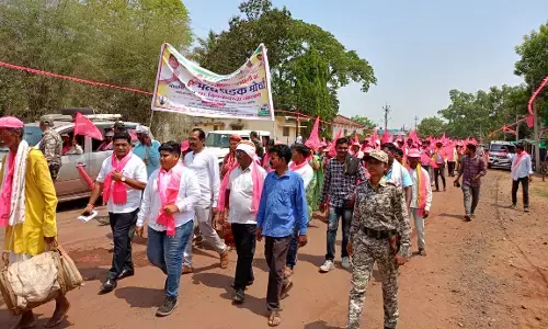किसानों और सुशिक्षित बेरोजगारों की विविध मांगों को लेकर निकाला मोर्चा किसानों और सुशिक्षित बेरोजगारों की विविध मांगों को लेकर निकाला मोर्चा