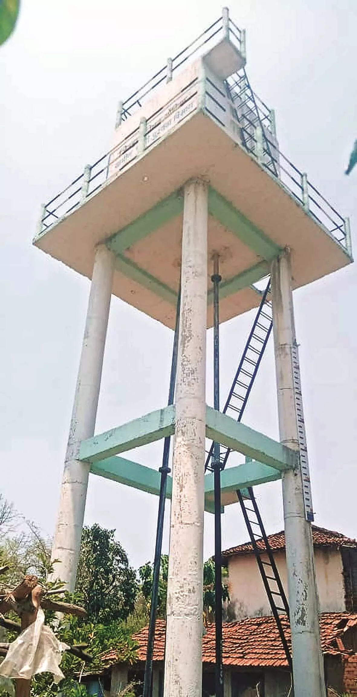जलापूर्ति योजना पर करोड़ों खर्च फिर भी हवा उगल रहे नल जलापूर्ति योजना पर करोड़ों खर्च फिर भी हवा उगल रहे नल