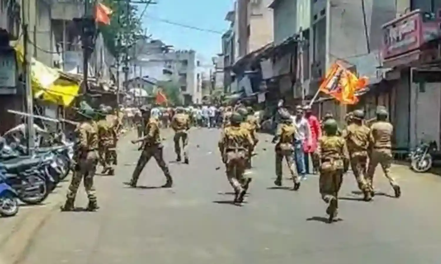 औरंगजेब की फोटो स्टेट्स पर लगाने से कोल्हापुर में मचा बवाल, तनाव के कारण इलाके में धारा 144 लागू