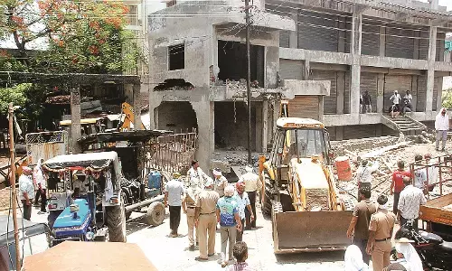 अनधिकृत निर्माण जमींदोज,  शिकायत के आधार पर अकोला मनपा की कार्रवाई अनधिकृत निर्माण जमींदोज,  शिकायत के आधार पर अकोला मनपा की कार्रवाई