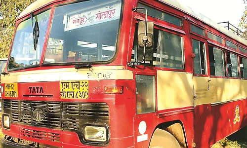 बस में सवार यात्रियों से पैसे लेकर टिकट न देना पड़ा महंगा, उड़नदस्ते ने रंगेहाथों पकड़ा