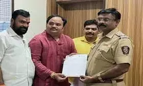 उद्धव गुट के प्रवक्ता को शिंदे गुट के नेता ने दी जान से मारने की धमकी उद्धव गुट के प्रवक्ता को शिंदे गुट के नेता ने दी जान से मारने की धमकी