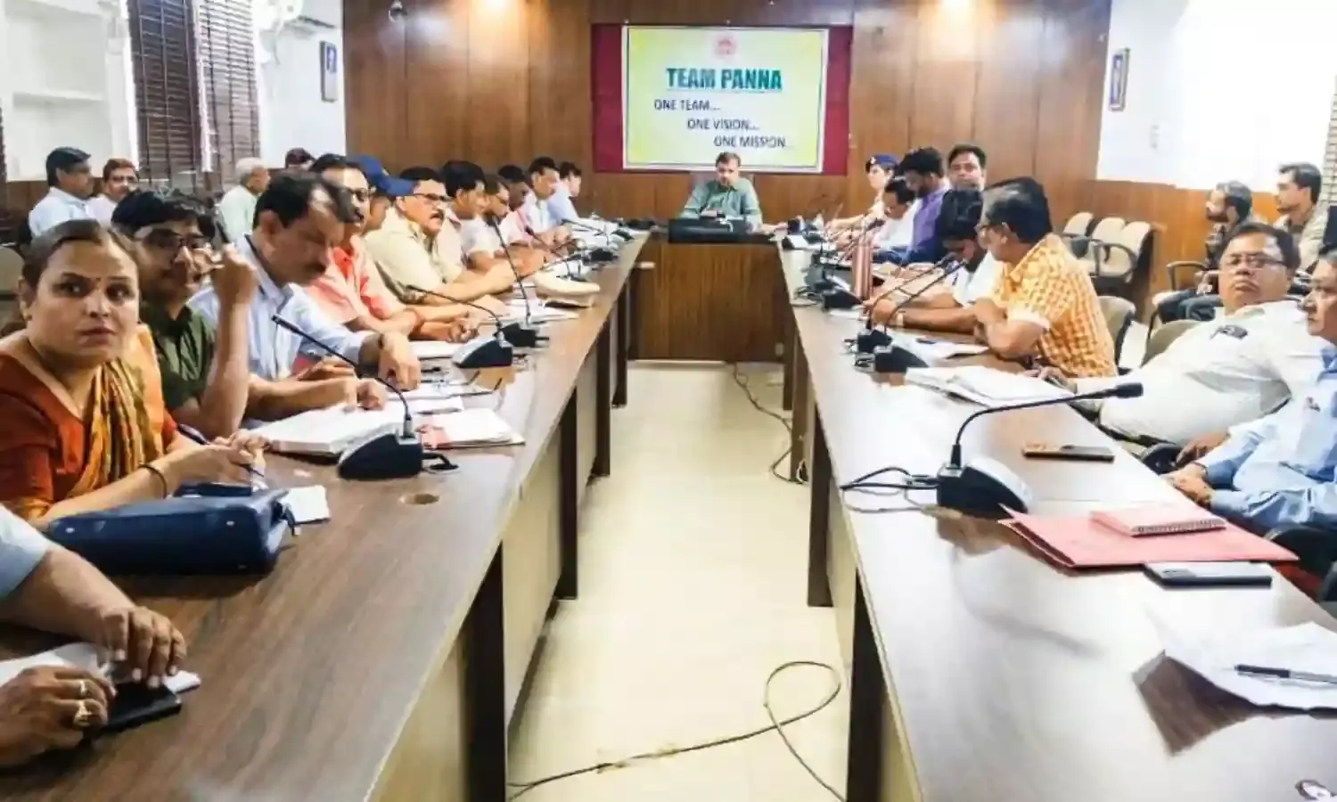 बाढ आपदा प्रबंधन के संबंध में हुई बैठक