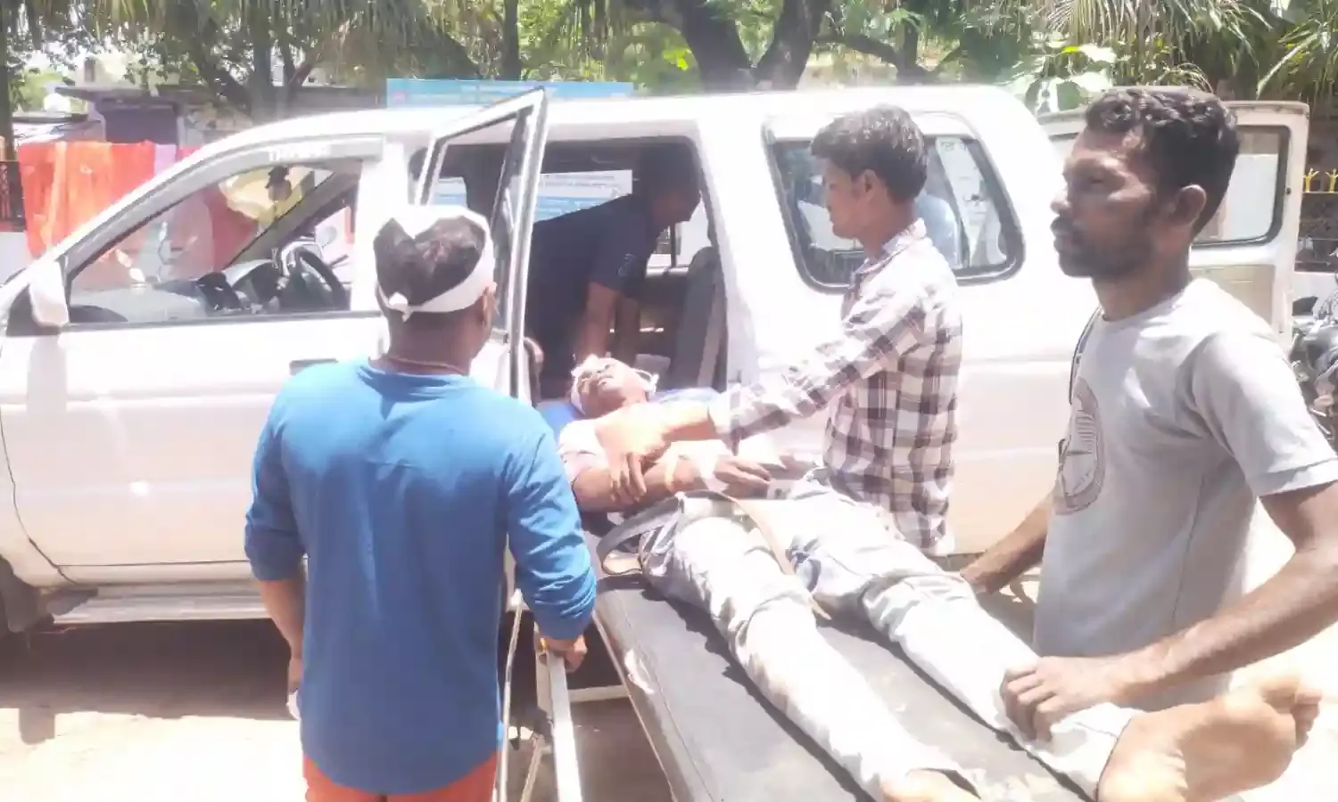 शेड निर्माण कार्य में लगा मजदूर नीचे गिरकर गंभीर रूप से हुआ घायल