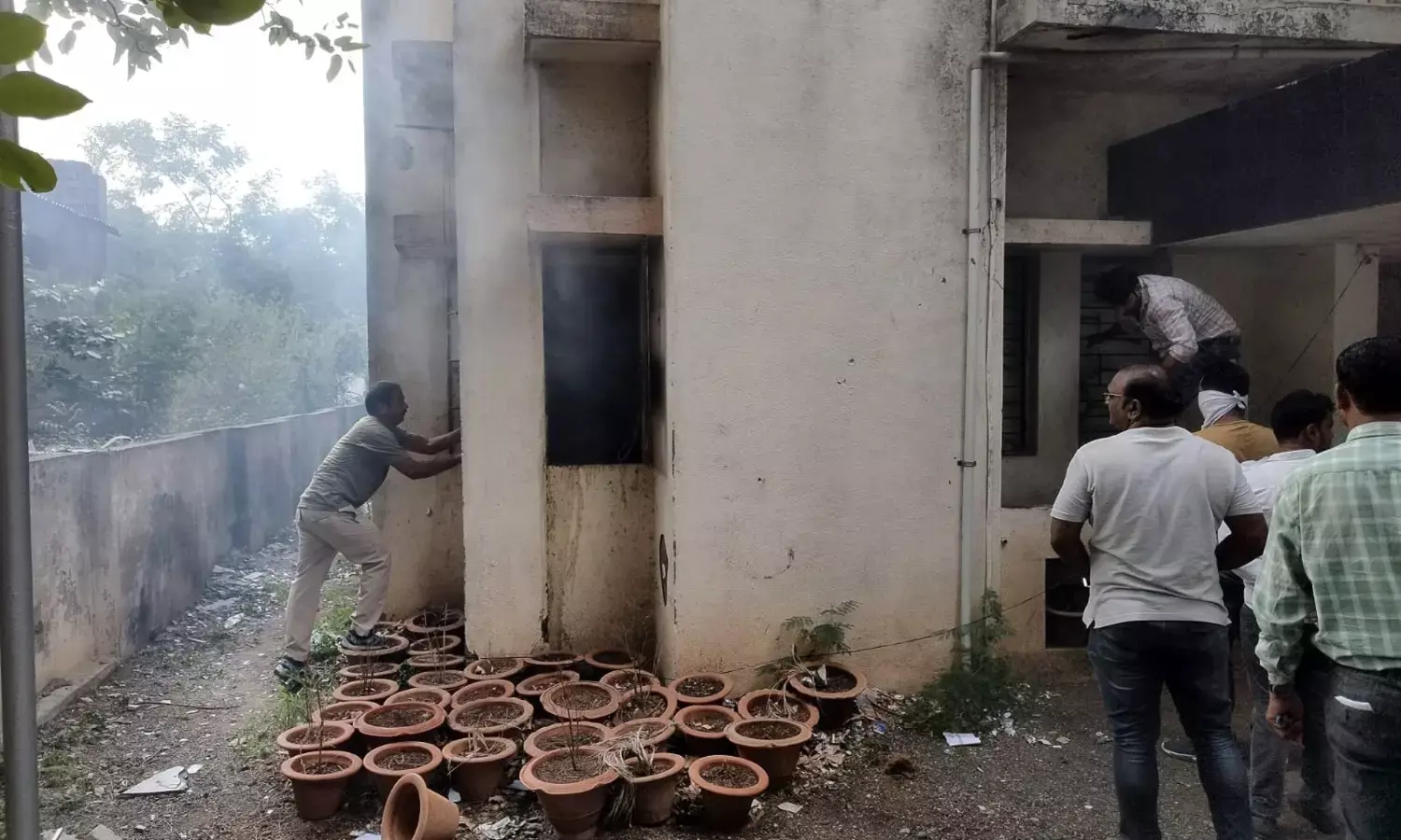 आग से कामगार न्यायालय के रिकॉर्ड रूम के दस्तावेज स्वाहा