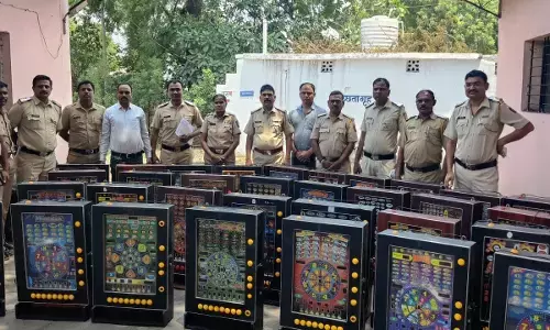 खापरखेड़ा में 7 वीडियो गेम पार्लर पर छापा, 18 लाख का माल जब्त खापरखेड़ा में 7 वीडियो गेम पार्लर पर छापा, 18 लाख का माल जब्त