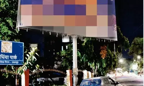 नियमों का उड़ रहा खुला मखौल: कमाई के चक्कर में आम नागरिकों की जान जोखिम में डाल रहा नगर निगम