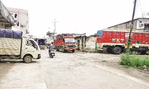 वाड़ी शहर में बढ़ते गोदाम बन रहे मुसीबत वाड़ी शहर में बढ़ते गोदाम बन रहे मुसीबत