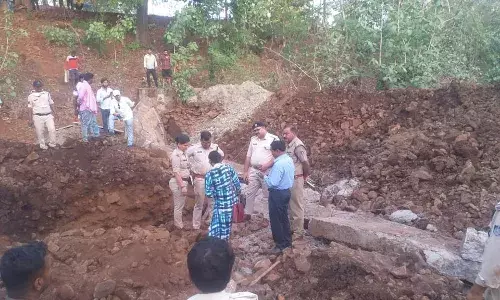 दर्दनाक हादसा... स्टाप डेम की रिटर्रिंग वॉल ढही, चार मजदूर दबे, तीन की मौत