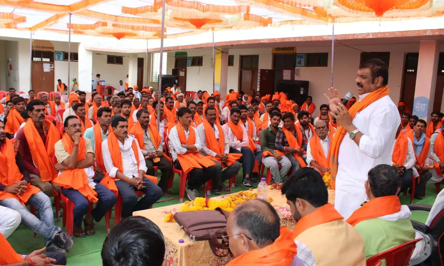 मध्य प्रदेश: ग्राम मसुरहाई में शक्ति केन्द्र की बैठक में शामिल हुये राजस्व एवं परिवहन मंत्री गोविंद सिंह राजपूत