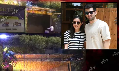 सनी देओल के बेटे करण देओल की शादी की तैयारियां हुई शुरू, फूलों से सजा बंगला, जानिए कौन है देओल परिवार की होने वाली बहू? सनी देओल के बेटे करण देओल की शादी की तैयारियां हुई शुरू, फूलों से सजा बंगला, जानिए कौन है देओल परिवार की होने वाली बहू?