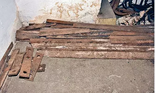 रेलपाँतों की चोरी का मामला : कार्रवाई को लेकर उठ रहे सवाल, जाँच प्रभावित होने की आशंका